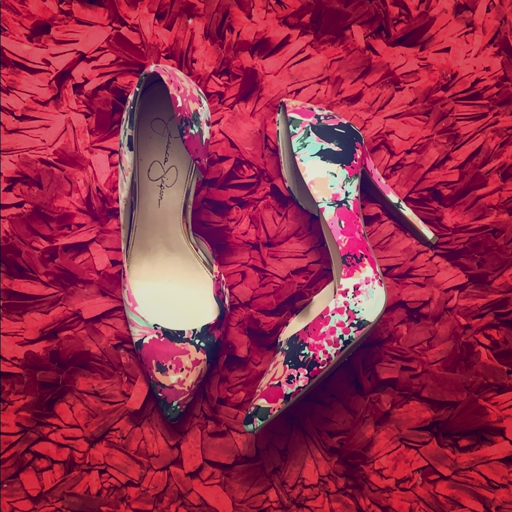 Pointed toe, floral stiletto heels.